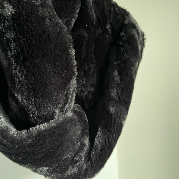 Ladies Faux Fur Infinity scarf - Picture 3 of 4